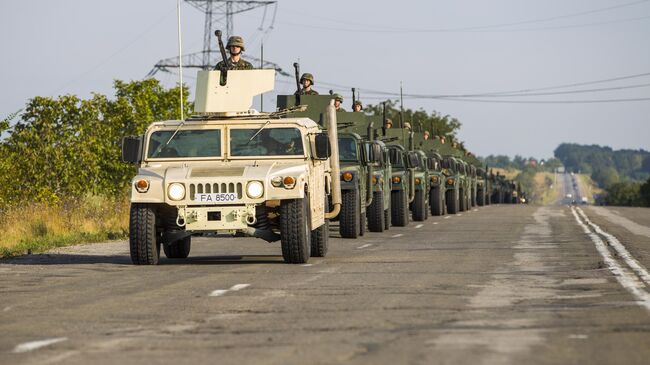 Военнослужащие армии Молдавии на внедорожниках HMMWV