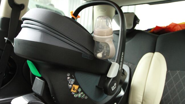 В Госавтоинспекции объяснили, почему опасно оставлять детей одних в машине