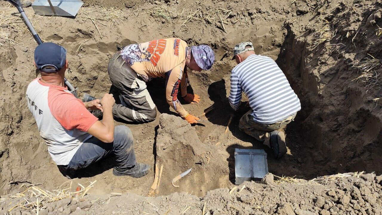 На месте обнаружения останков двух советских солдат у села Раскаец в Молдавии - РИА Новости, 1920, 21.07.2024