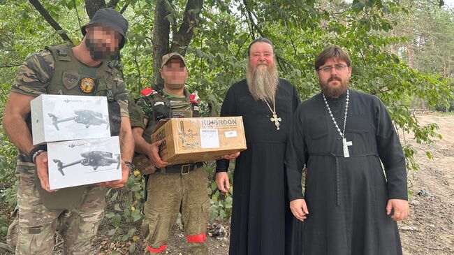 Орловские священнослужители доставили бойцам спецоперации гуманитарный груз