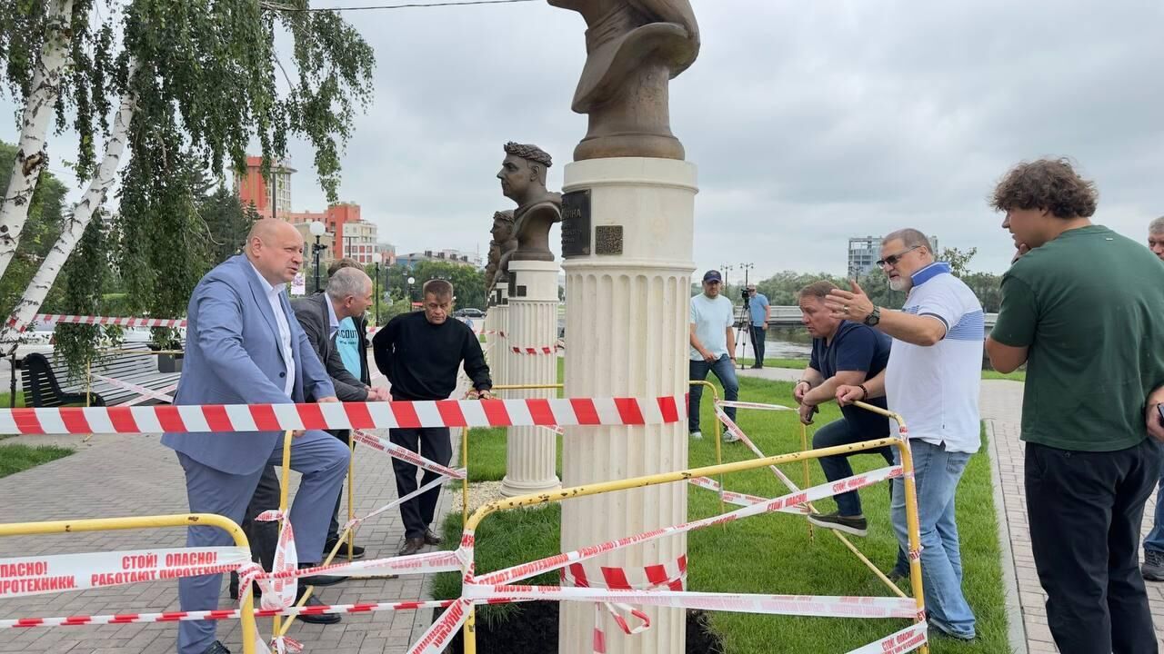 В центре Омска образовалась огромная дыра в земле - РИА Новости, 23.07.2024