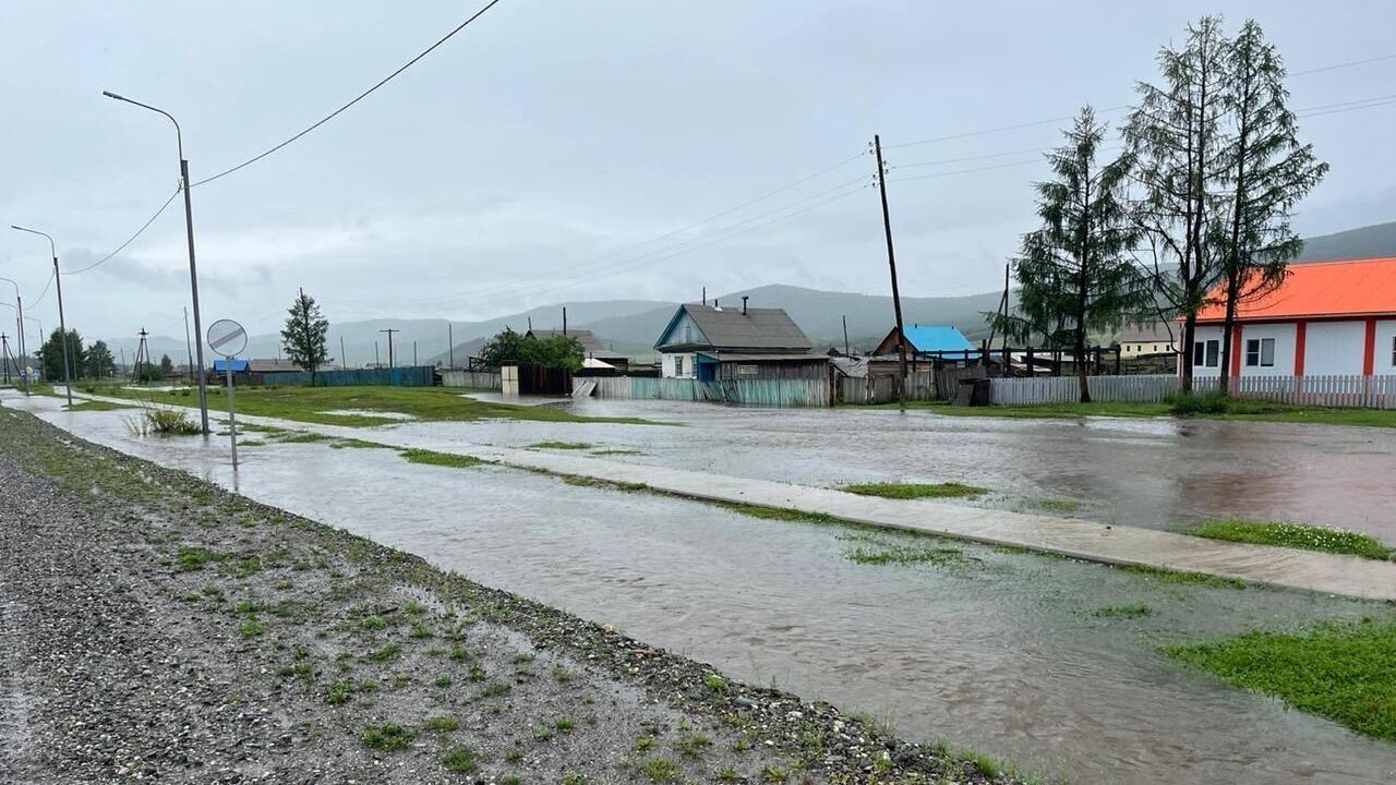 Последствия паводка в селе Санага в Закаменском районе Бурятии. 22 июля 2024 - РИА Новости, 1920, 23.07.2024