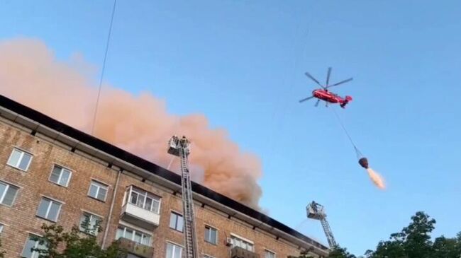 Место пожара в многоэтажном доме по улице Молодежная в Москве. 24 июля 2024