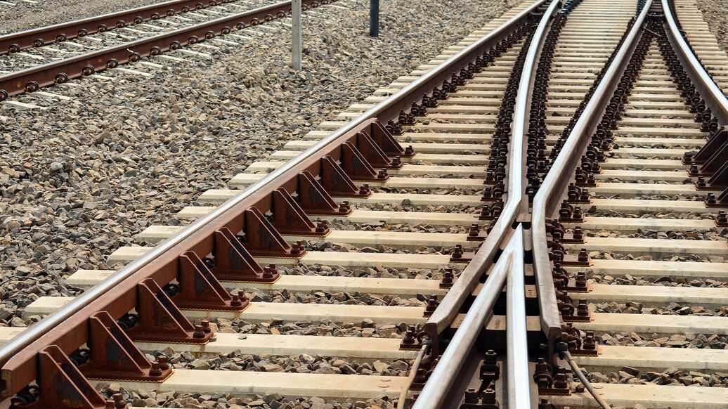 В Татарстане пассажирский поезд столкнулся с грузовиком