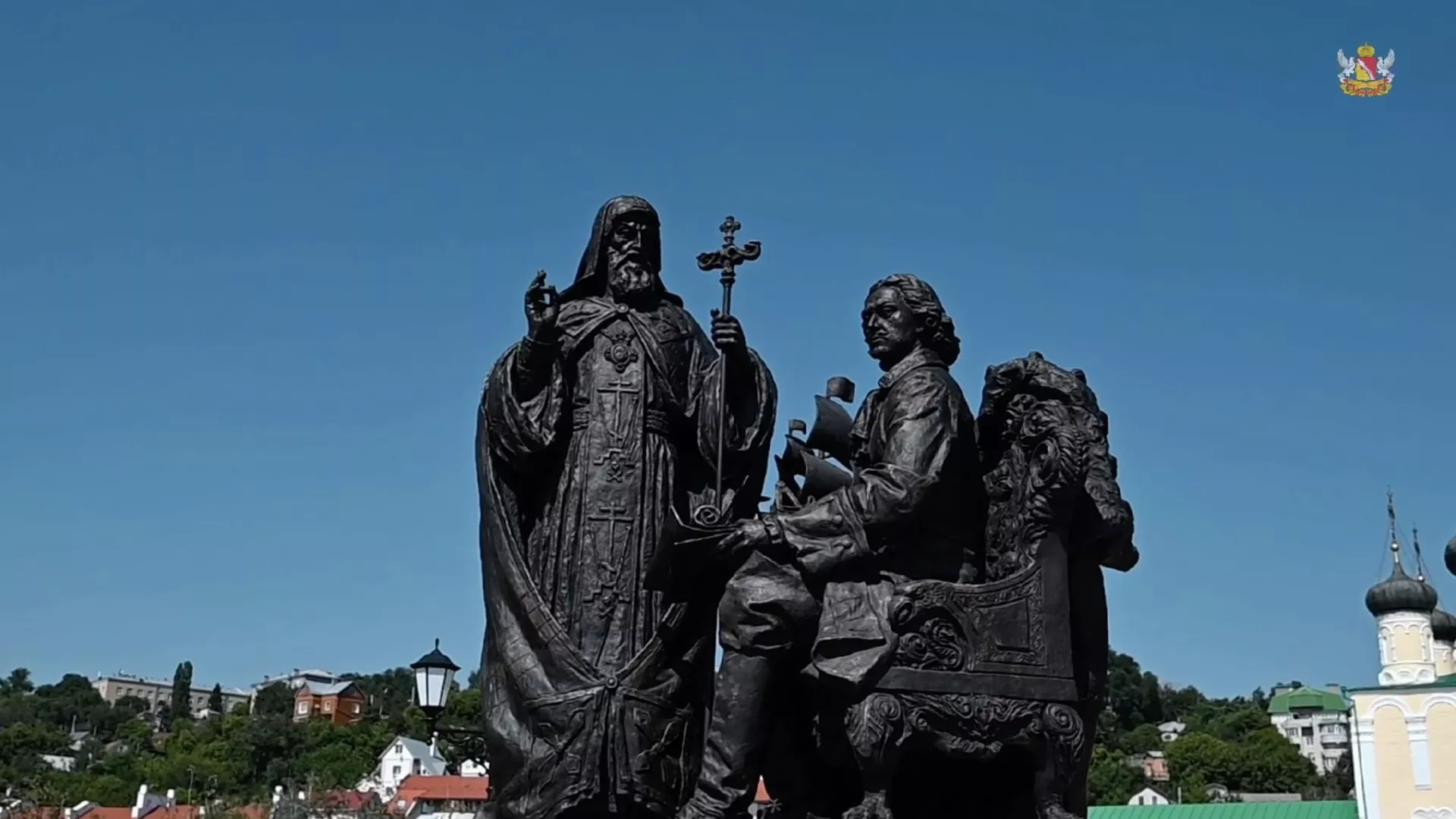  На Адмиралтейской площади Воронежа установили памятник святителю Митрофану. Кадр видео - РИА Новости, 1920, 25.07.2024