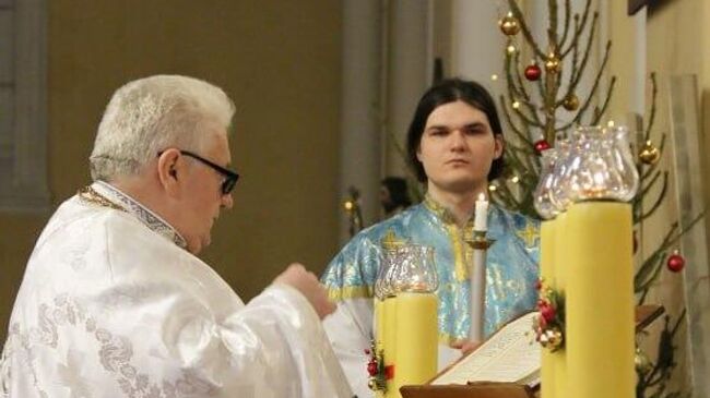 Евгений Серебряков во время службы в греко-католическом приходе Москвы