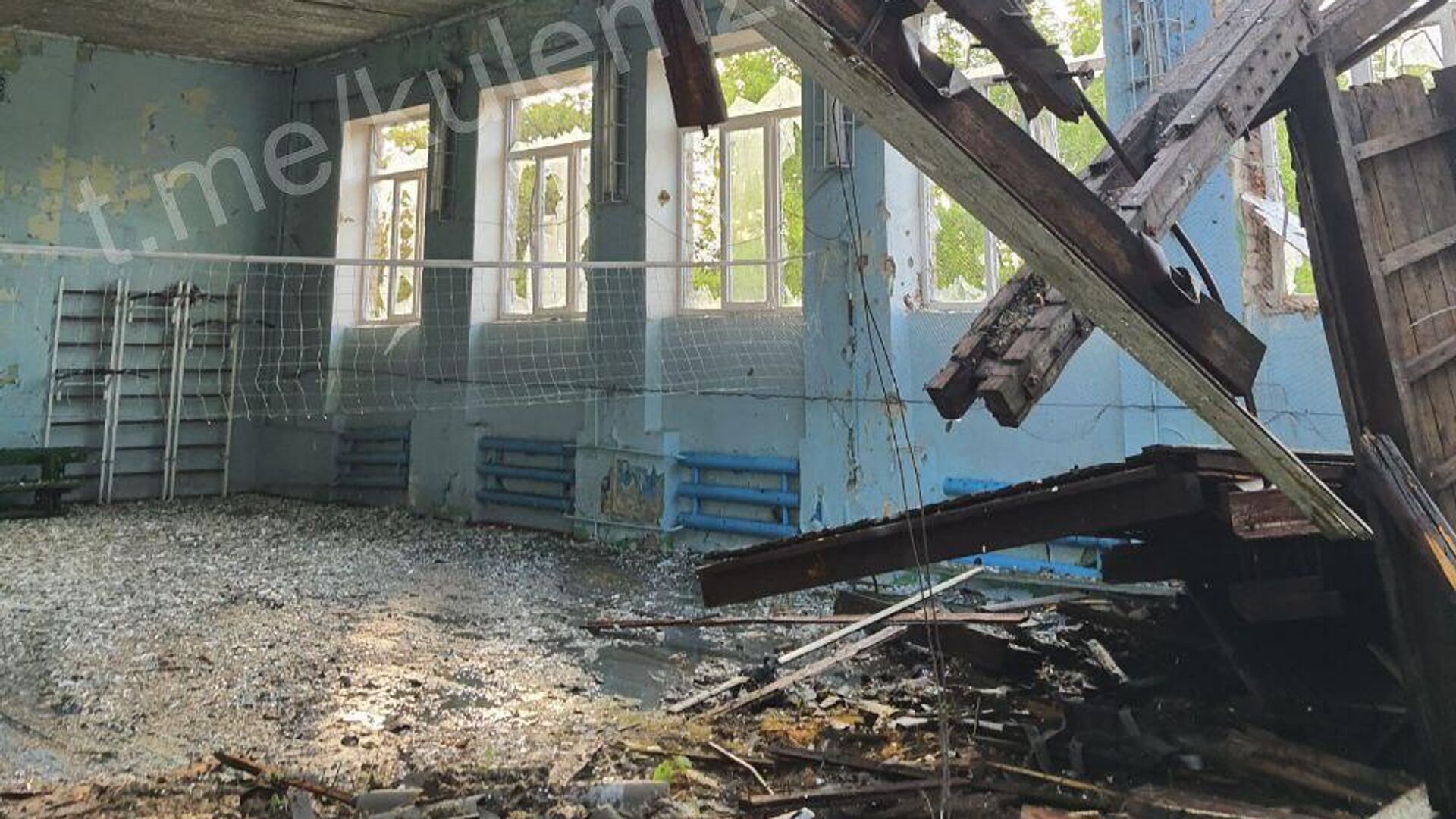 Школа-интернат повреждена при обстреле Донецка украинскими войсками