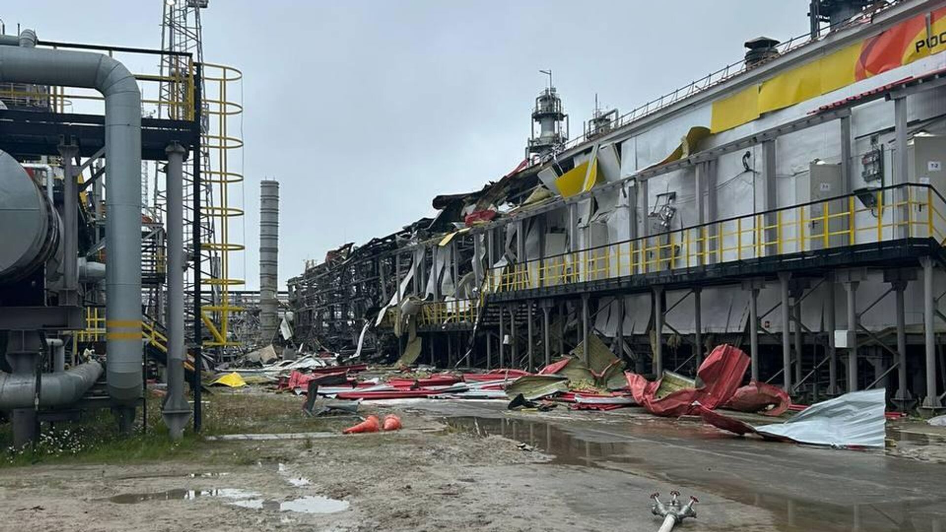 На месте взрыва на Восточно-Уренгойском месторождении в Ямало-Ненецком автономном округе - РИА Новости, 1920, 26.07.2024