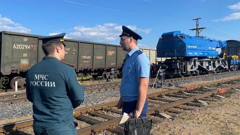 Место схода вагонов грузового поезда в Архангельской области