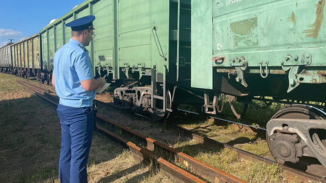 Проверка места схода вагонов грузового поезда - РИА Новости, 1920, 15.08.2024