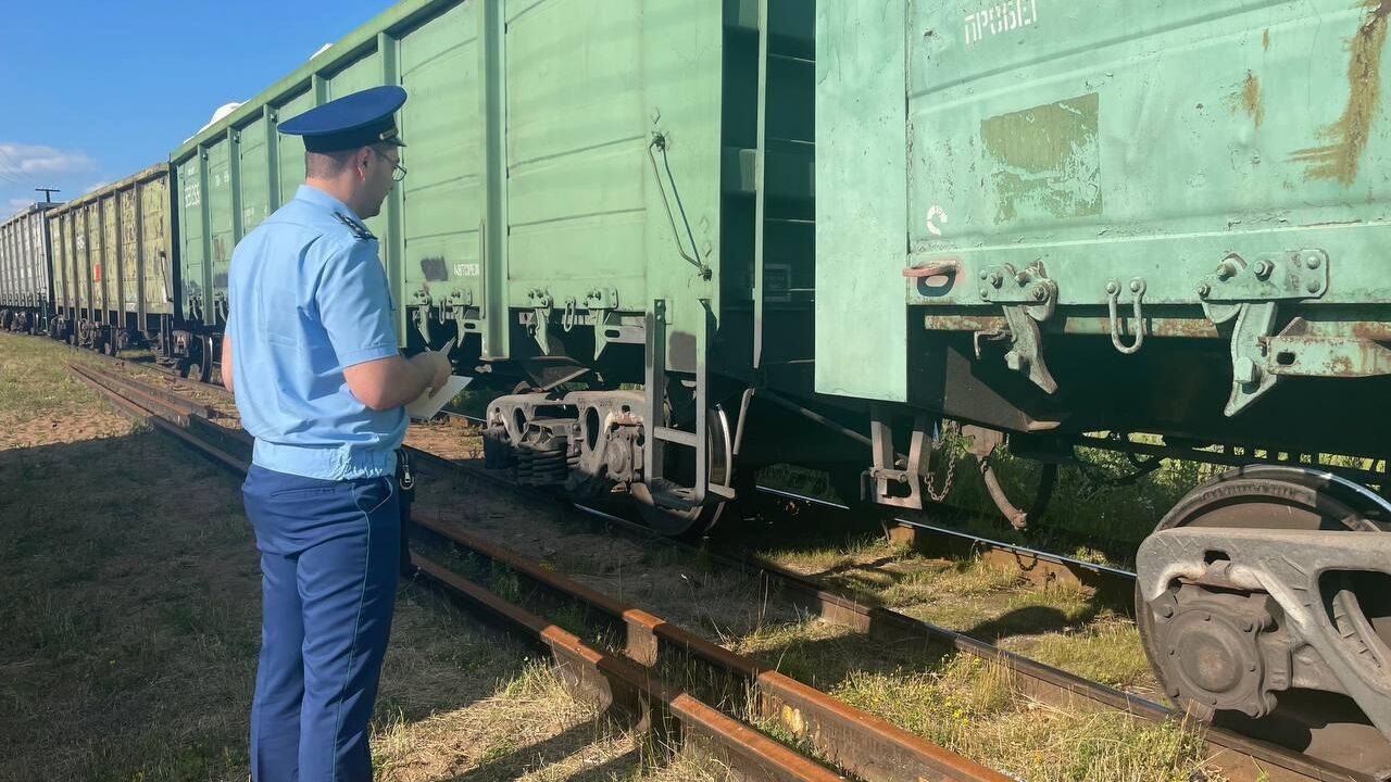 Проверка места схода вагонов грузового поезда - РИА Новости, 1920, 15.08.2024