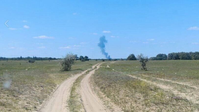 Дым над местом крушения истребителя Су-34 в Волгоградской области - РИА Новости, 1920, 27.07.2024