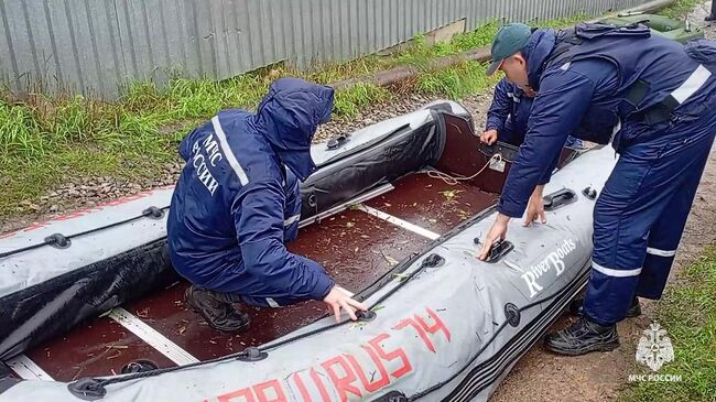 Эвакуация жителей подтопленного СНТ в Челябинской области 