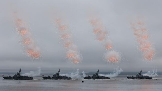 Военно-морской парад во Владивостоке по случаю Дня Военно-морского флота РФ