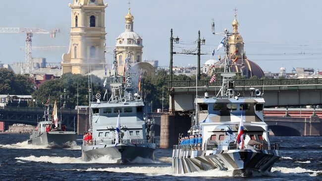 Путин оценил участие зарубежных моряков в параде ВМФ
