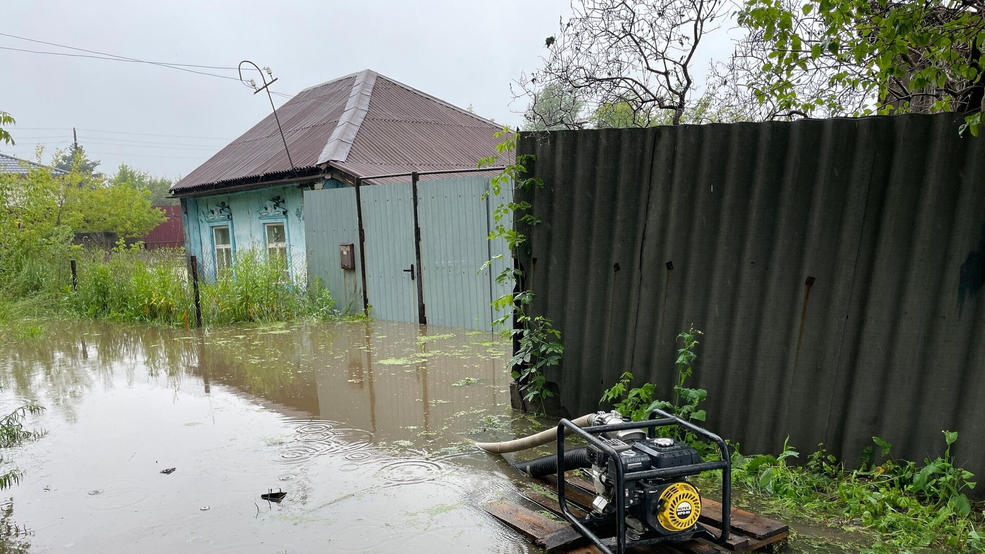 Обстановка в городе Коркино Челябинской области, где произошло затопление в результате перелива реки Чумляк через дамбу. 27 июля 2024 - РИА Новости, 1920, 28.07.2024