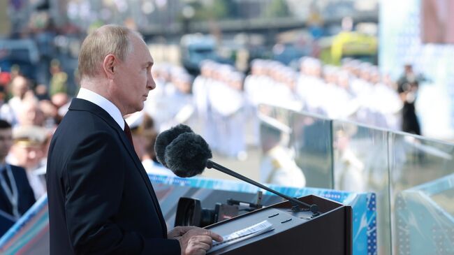 Путин поблагодарил китайских музыкантов за участие в параде в честь дня ВМФ