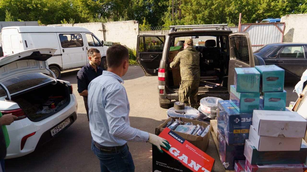 Еще три машины гуманитарной помощи отправили нижегородским участникам СВО - РИА Новости, 1920, 29.07.2024