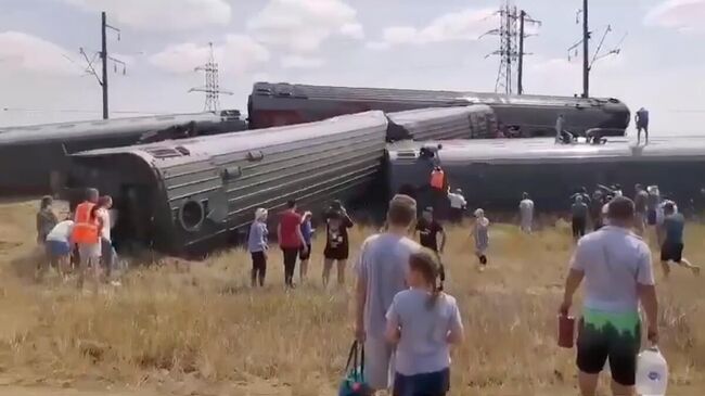 Место схода поезда с рельсов в Волгоградской области