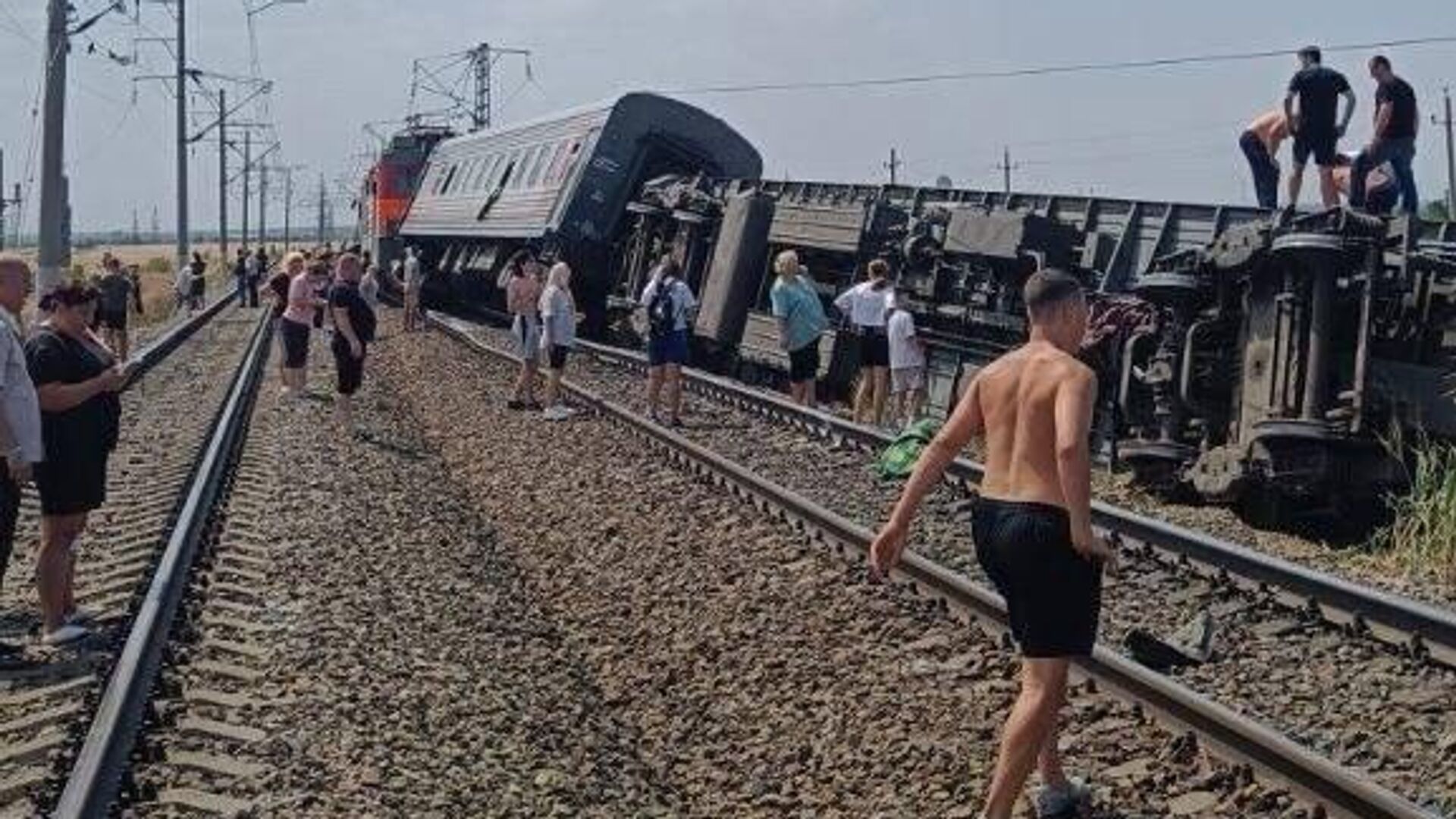 Место схода пассажирского поезда с рельсов в Волгоградской области - РИА Новости, 1920, 29.07.2024