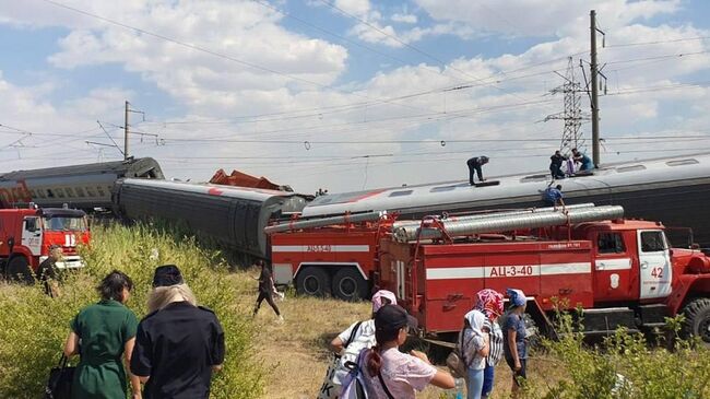После схода поезда под Волгоградом 20 человек доставили в больницу