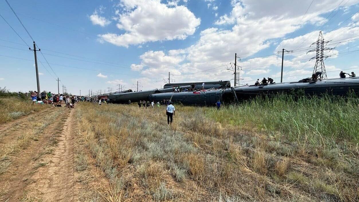 Место схода пассажирского поезда с рельсов в Волгоградской области - РИА Новости, 1920, 29.07.2024