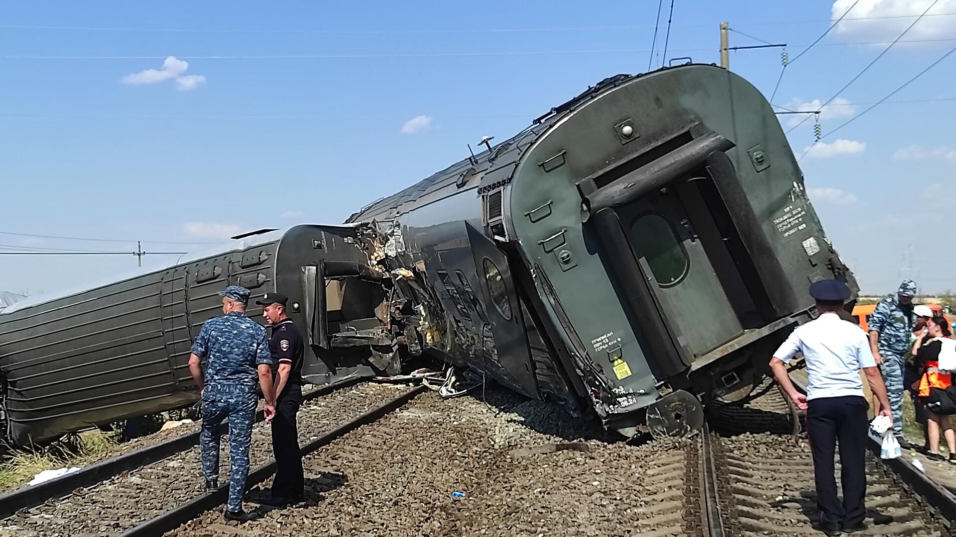 Вагоны пассажирского поезда Казань-Адлер, сошедшего с рельсов в Котельниковском районе Волгоградской области - РИА Новости, 1920, 29.07.2024