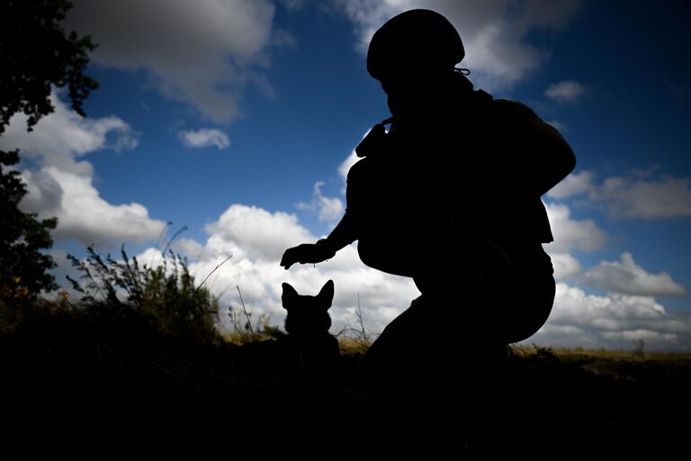 Военнослужащий группировки Центр на боевом дежурстве на Авдеевском направлении