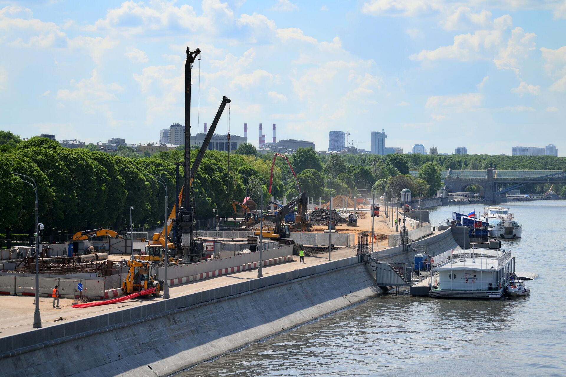 Работы по благоустройству Пушкинской набережной в Москве - РИА Новости, 1920, 31.07.2024