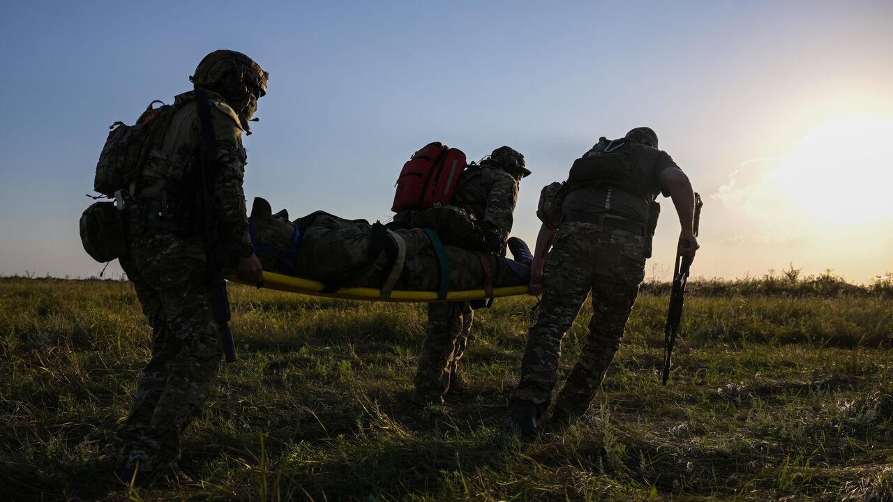 Военнослужащие группы поисково-спасательной службы в зоне СВО 