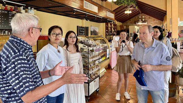 В магазине на винодельне GranMonte, Таиланд