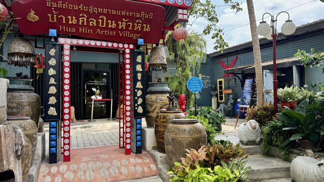  В галерее Hua Hin Art Village