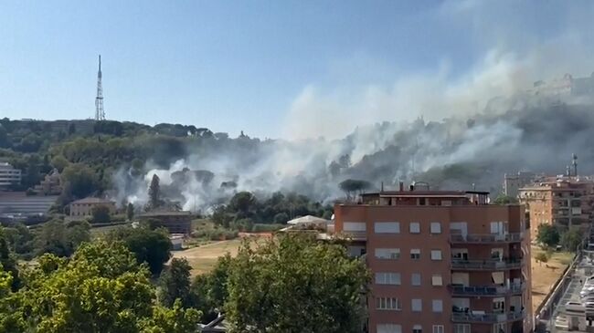 Огромный пожар в районе холма Монте-Марио в Риме