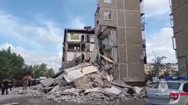 Взрыв в жилом доме в Нижним Тагиле Взрыв в жилом доме в Нижним Тагиле
