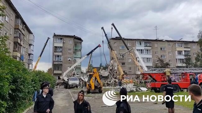 Спасатели разбирают завалы на месте взрыва в Нижнем Тагиле