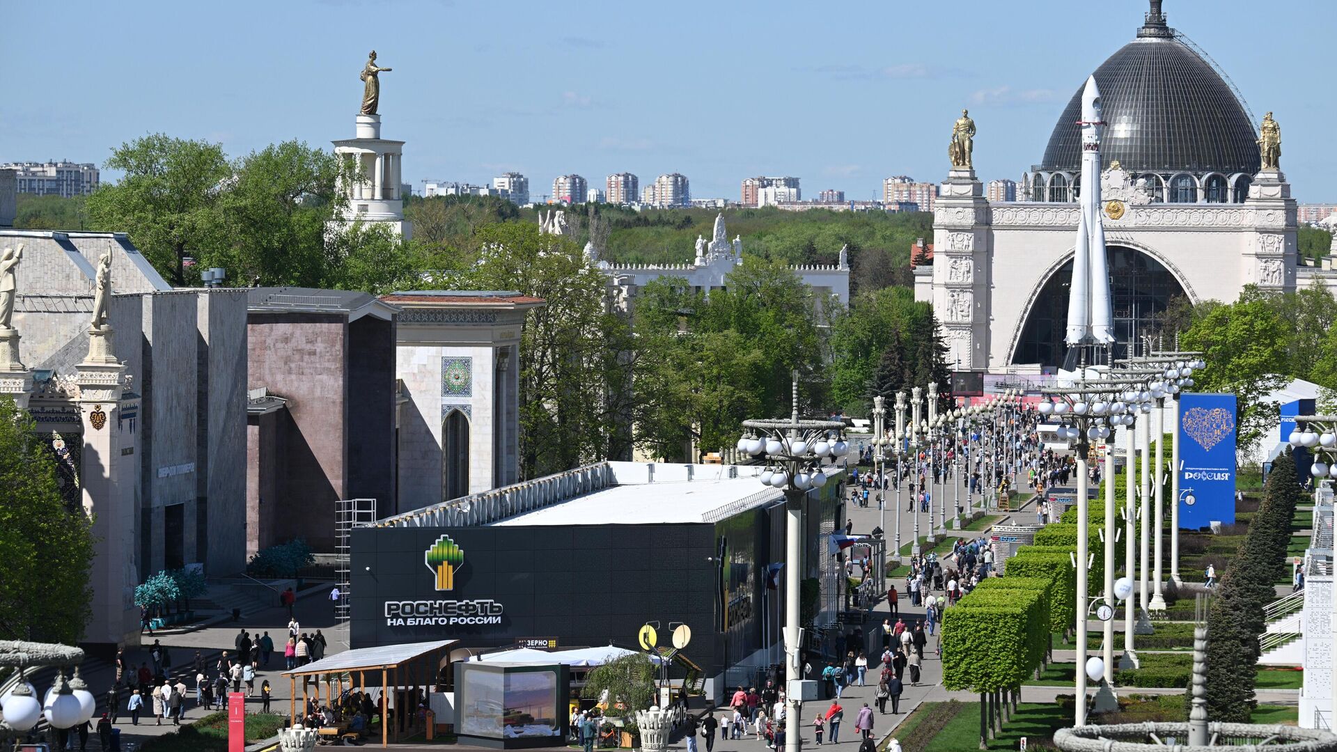 Главная аллея ВДНХ в Москве - РИА Новости, 1920, 01.08.2024