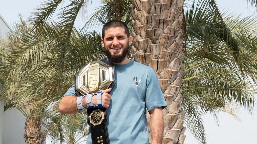 Махачев освободит титул UFC в легком весе