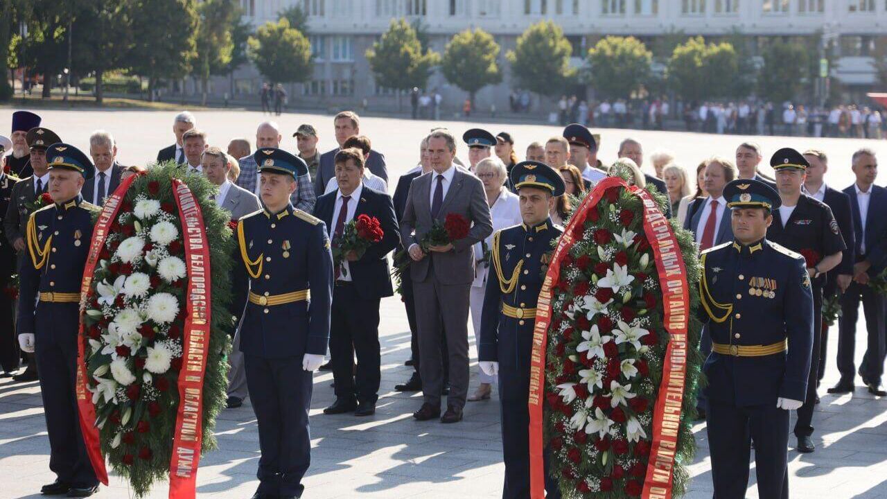 Председатель регионального Заксобрания Юрий Клепиков поздравил жителей с 81-й годовщиной освобождения Белгорода от немецко-фашистских захватчиков - РИА Новости, 1920, 05.08.2024