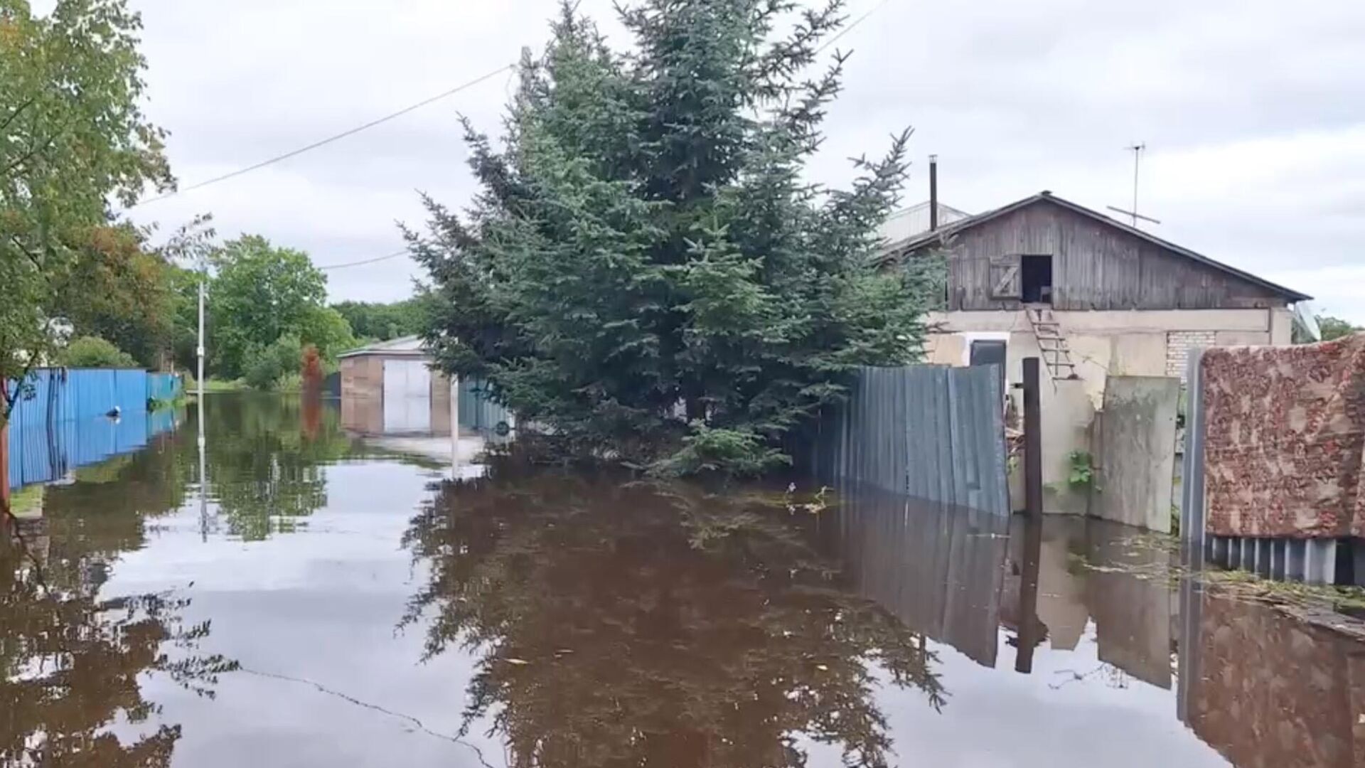 Последствия прорыва защитной земляной насыпи в Дальнереченске - РИА Новости, 1920, 13.08.2024