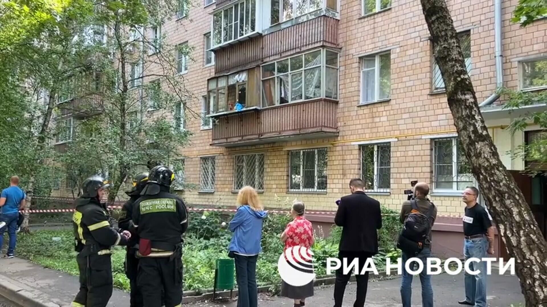 Работа оперативных служб у жилого дома на западе Москвы, где произошел взрыв - РИА Новости, 1920, 06.08.2024