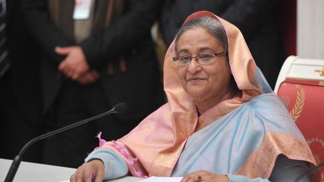 СМИ: премьер Бангладеш покинула страну по настоянию семьи