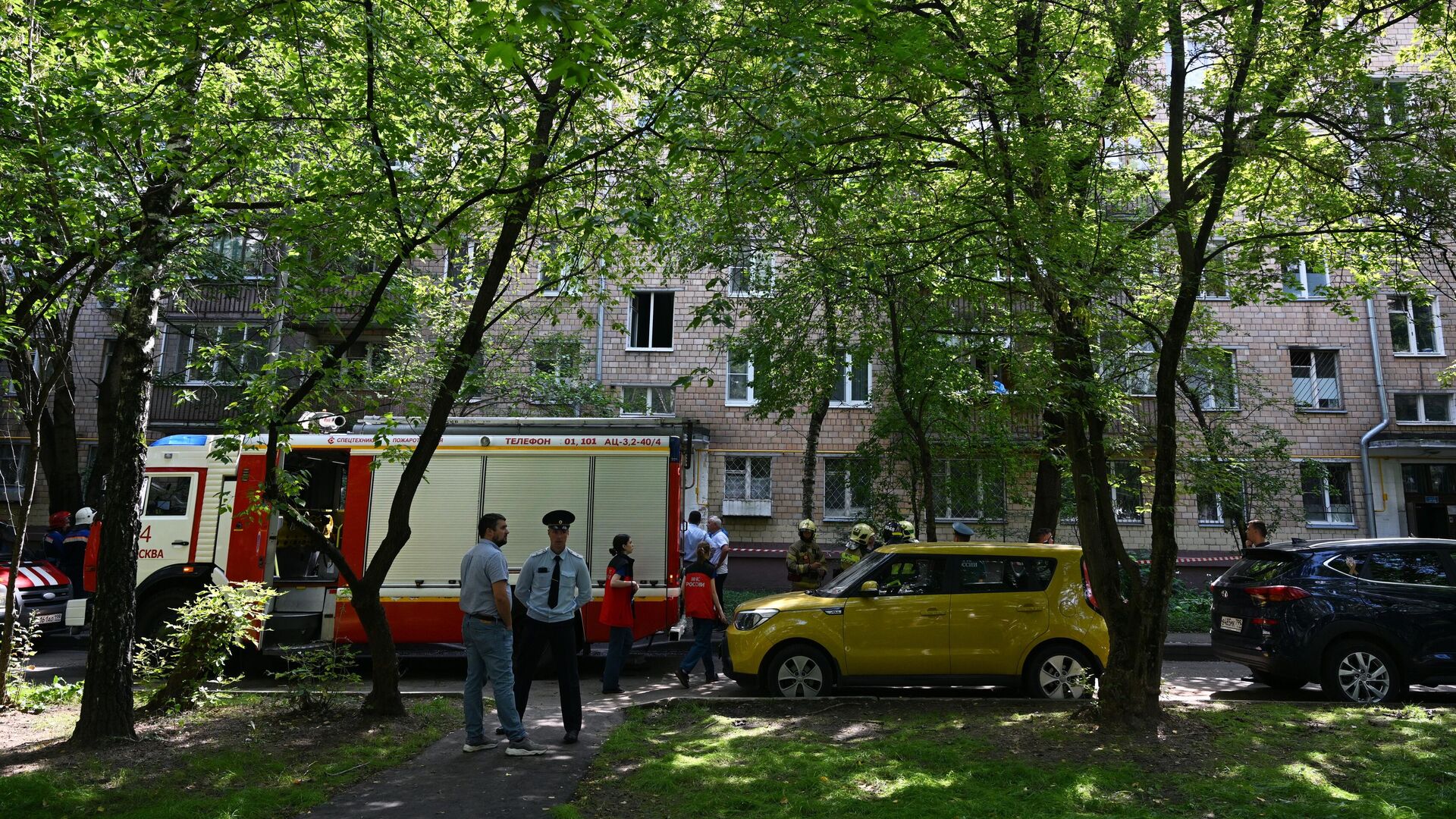 Ситуация у жилого дома на западе Москвы, где произошел взрыв - РИА Новости, 1920, 06.08.2024