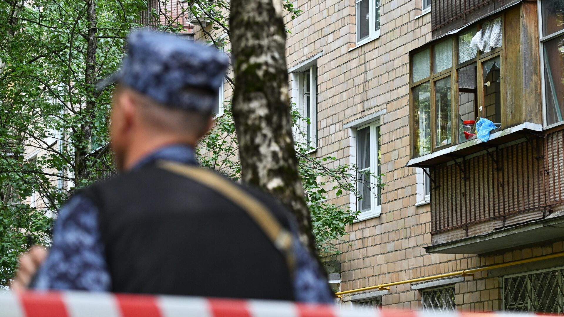 Ситуация у жилого дома на западе Москвы, где произошел взрыв - РИА Новости, 1920, 06.08.2024