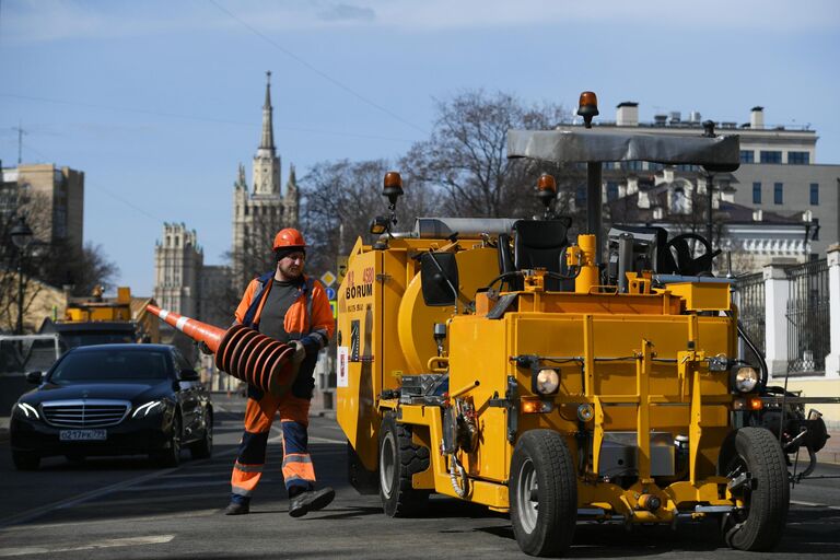 Нанесение и обновление разметки на улицах Москвы