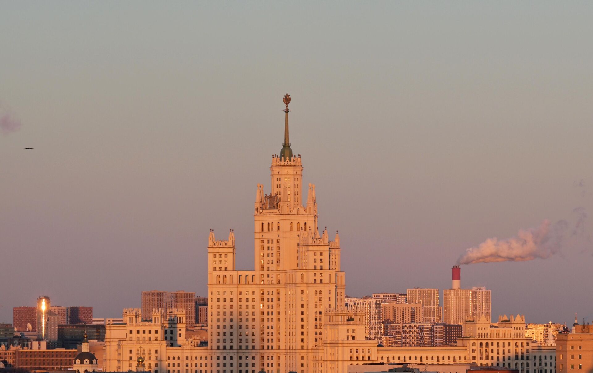 Жилой дом на Котельнической набережной в Москве - РИА Новости, 1920, 07.08.2024