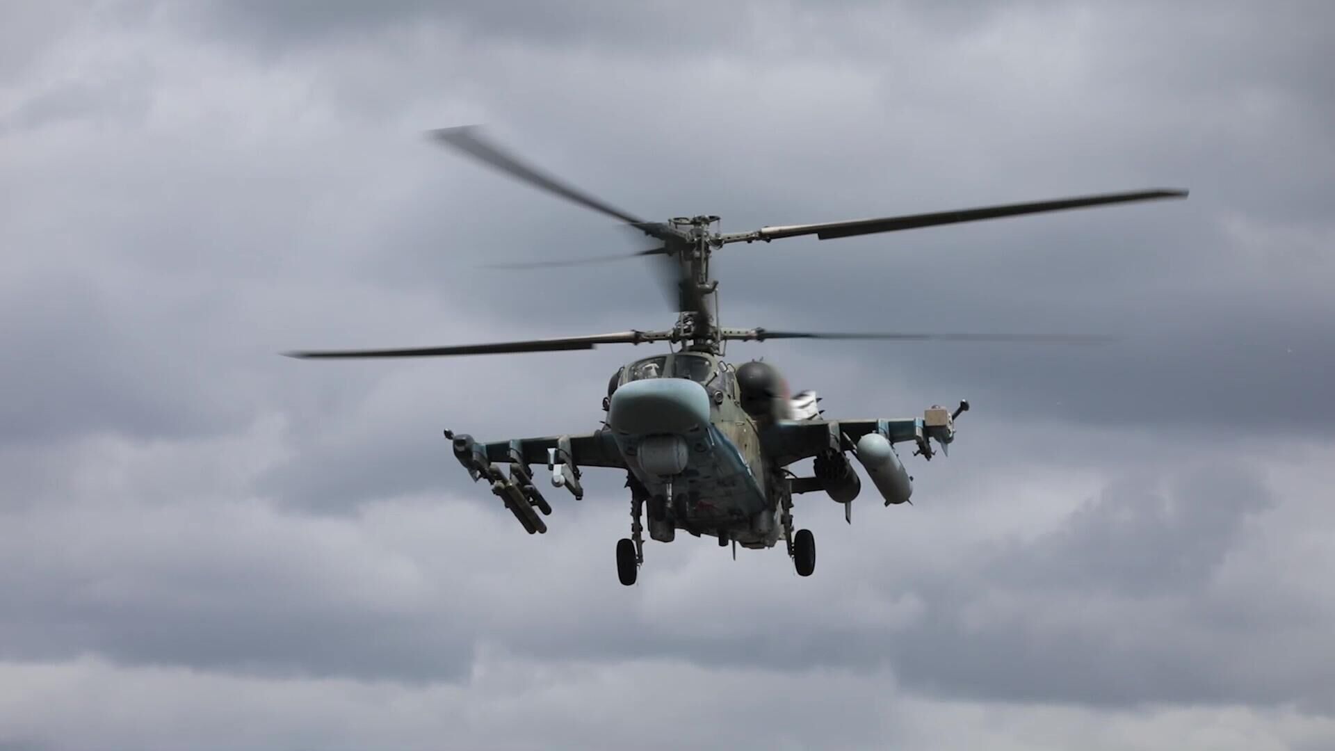 Экипаж вертолета Ка-52 Аллигатор выполняет боевое задание по поражению подразделений ВСУ - РИА Новости, 1920, 21.09.2024