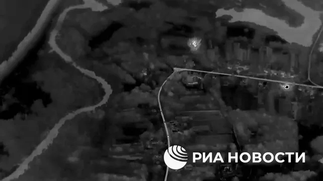 Удары бомбами ФАБ-500 по военной технике ВСУ в Курской области