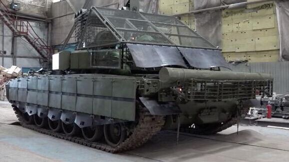 Танк Т-80БВМ с новой антидроновой защитой - РИА Новости, 1920, 29.08.2024