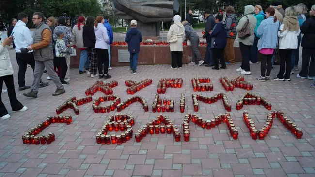 Акция в поддержку жителей Курской области Курск, мы с вами у мемориала Узел Памяти в Магадане. 8 августа 2024