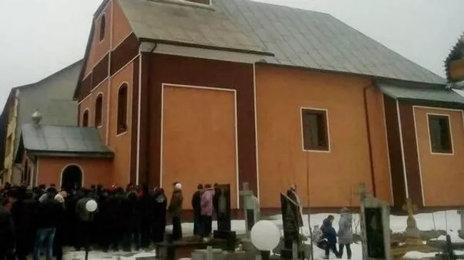 Храм Рождества Богородицы в поселке Ясиня Хустской